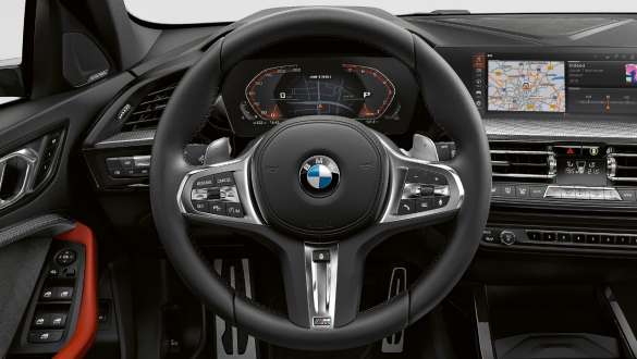 Dirección M Sport. BMW M135i xDrive con dirección M Sport.