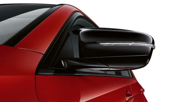 Retrovisores exteriores M en Schwarz de brillo intenso BMW M5 Competition F90 2020 Retrovisores exteriores M en Schwarz de brillo intenso BMW M5 Competition F90 LCI Renovación 2020 BMW Individual Imola Rot, primer plano