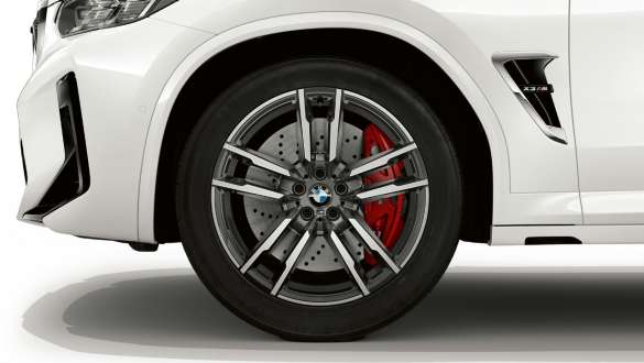 Llantas de aleación ligera M de 20 pulgadas con radios dobles estilo 764 M BMW X3 M F97 LCI Renovación 2021 BMW X3 M F97 LCI Renovación 2021 Alpinweiss, llantas de aleación ligera M de 20 pulgadas con radios dobles estilo 764 M, primer plano