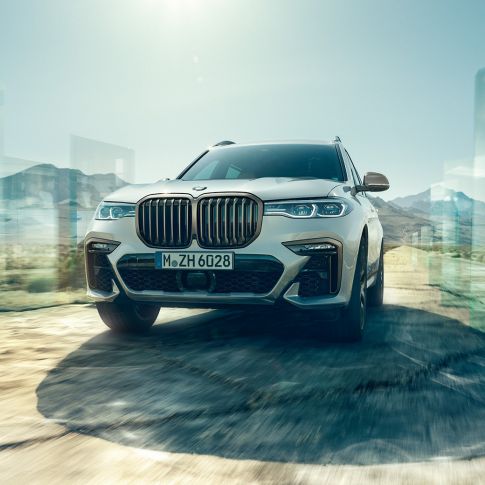 BMW X7 M50d, front view BMW X7 M50d in Mineral White, front view, G07, 2019