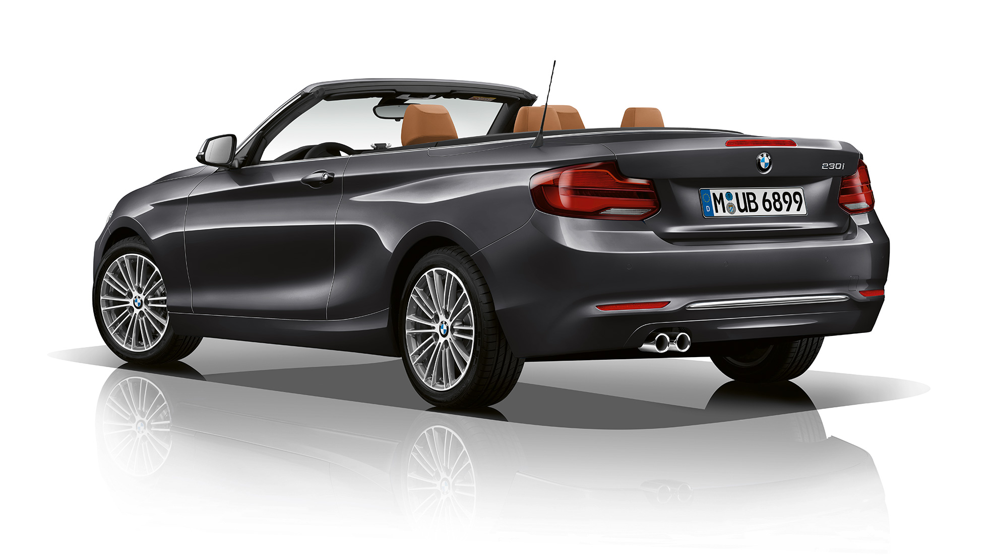 BMW Serie 2 Convertible, toma trasera de tres cuartos del Modelo Luxury Line BMW Serie 2 Convertible, toma trasera de tres cuartos del Modelo Luxury Line