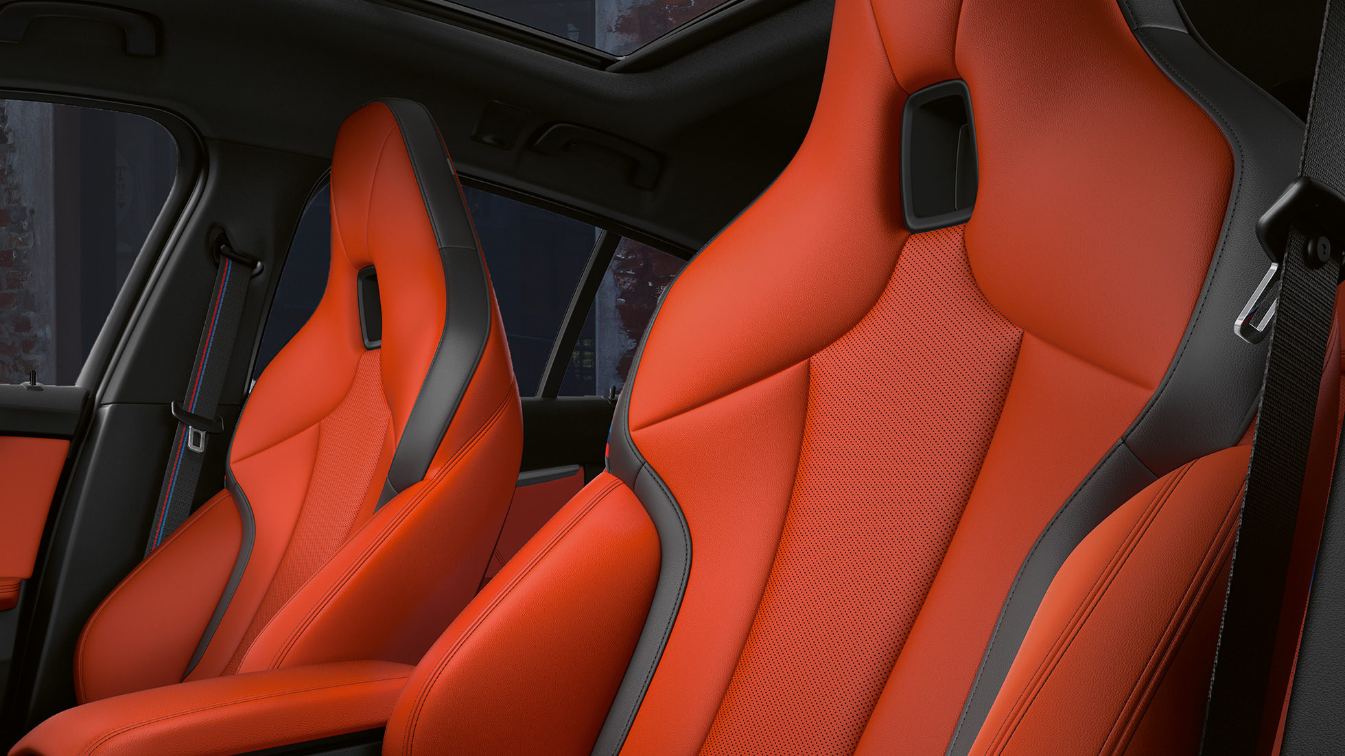 Asientos M Sport con reposacabezas integrado. Asientos Athletic M Sport con reposacabezas integrado en el BMW M135i xDrive.