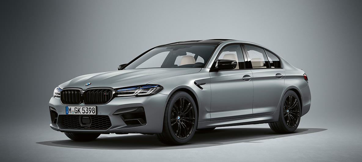 BMW Individual BMW M5 F90 2020 Frozen Bluestone metalizado BMW Individual BMW M5 F90 LCI Renovación 2020 Frozen Bluestone metalizado, vista de tres cuartos del frontal