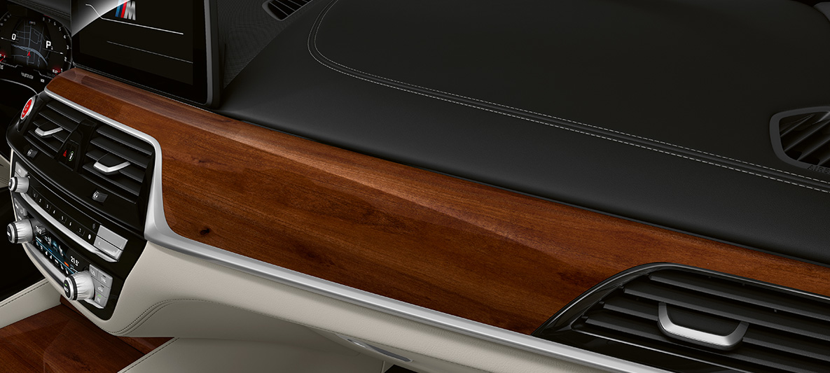 BMW Individual BMW M5 F90 2020 Molduras interiores BMW Individual en madera noble de ciruelo Braun de brillo intenso con molduras decorativas Perlglanz cromadas BMW Individual BMW M5 F90 LCI Renovación 2020 Molduras interiores BMW Individual en madera noble de ciruelo Braun de brillo intenso con molduras decorativas Perlglanz cromadas