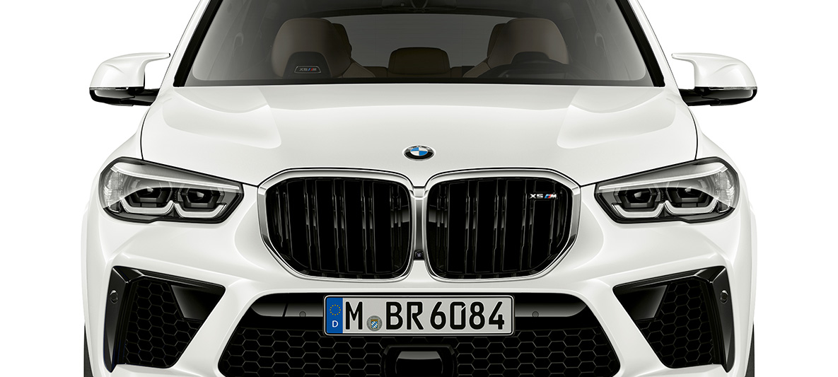 Frontal BMW X5 M F95 Parrilla M BMW X5 M Mineral White F95 2020 SUV vista del frontal