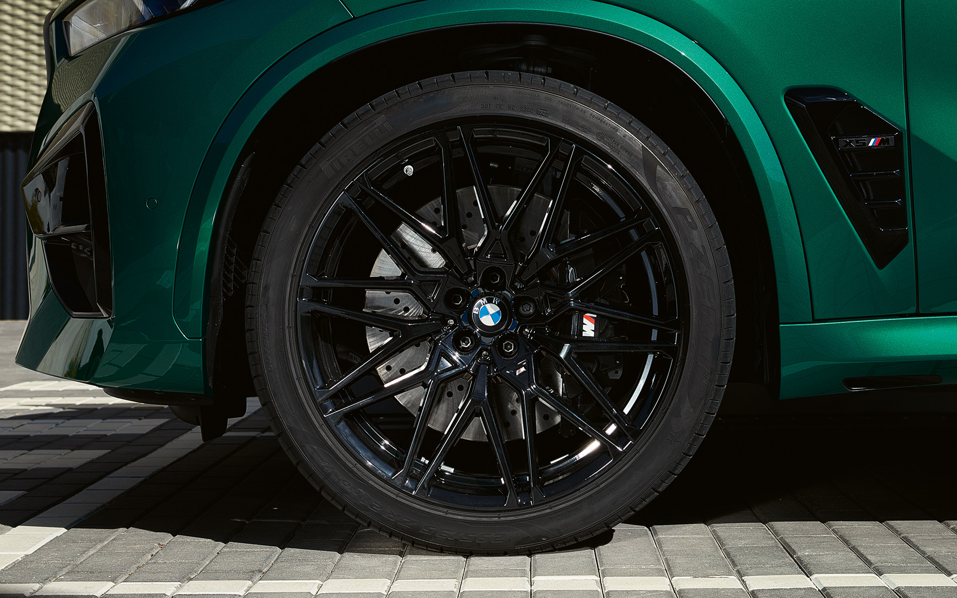 BMW X5 M Competition F95 Llantas de aleación ligera M de 21/22 pulgadas con radios en estrella estilo 818 M en Black BMW X5 M Competition F95 2023 Llantas de aleación ligera M de 21/22 pulgadas con radios en estrella estilo 818 M en Black