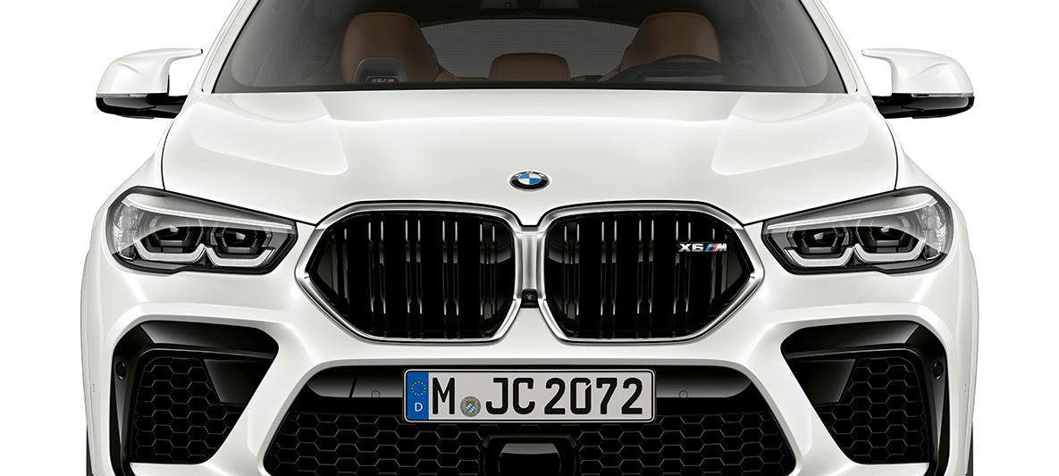 Vista frontal del BMW X6 M Vista frontal de la parrilla de riñón doble de M del BMW X6 M SUV 2020