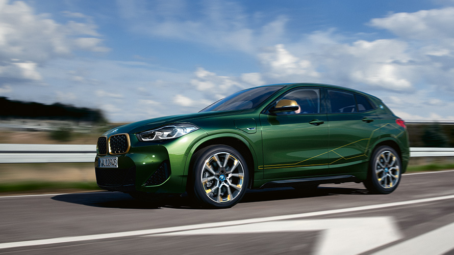 BMW X2 F39, primera generación, vista de tres cuartos del frontal en la calle Modelos BMW X BMW X2 F39, primera generación, vista de tres cuartos del frontal en la calle