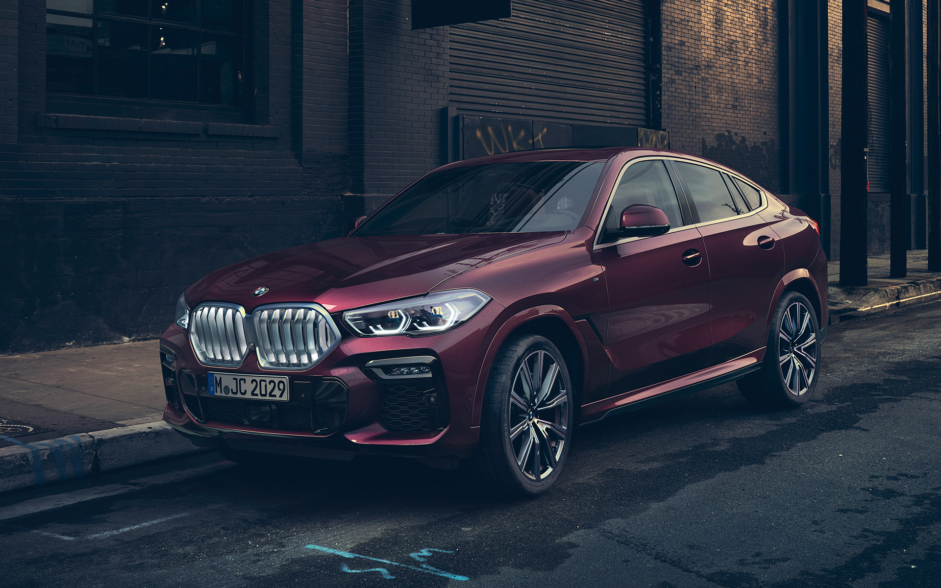 Vista de tres cuartos del frontal BMW X6 Individual G06 2019 BMW X6 Individual G06 2019 Ametrin metalizado Vista de tres cuartos del frontal