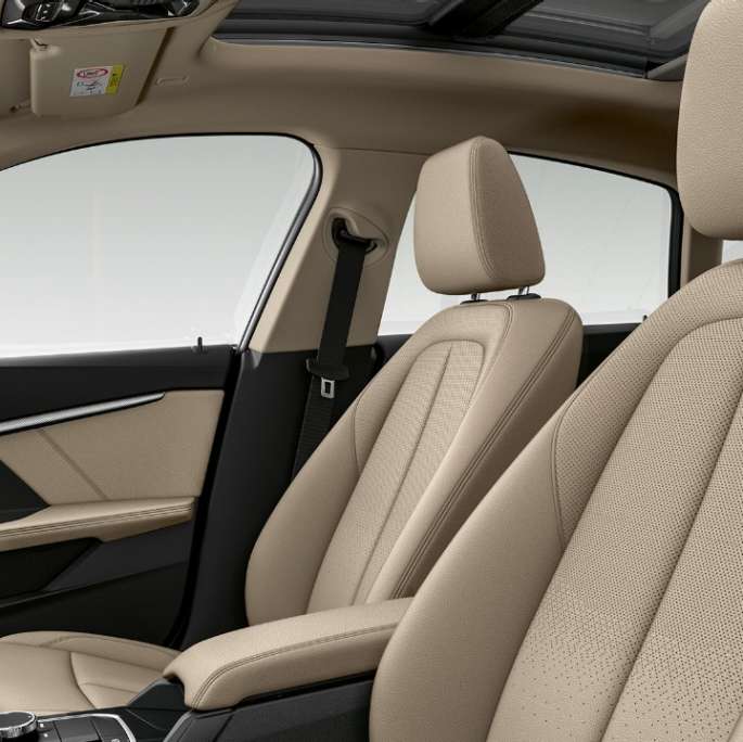Asientos en cuero con perforaciones en Schwarz nuevo BMW Serie 2 Gran Coupé Acabado Luxury F44, interior